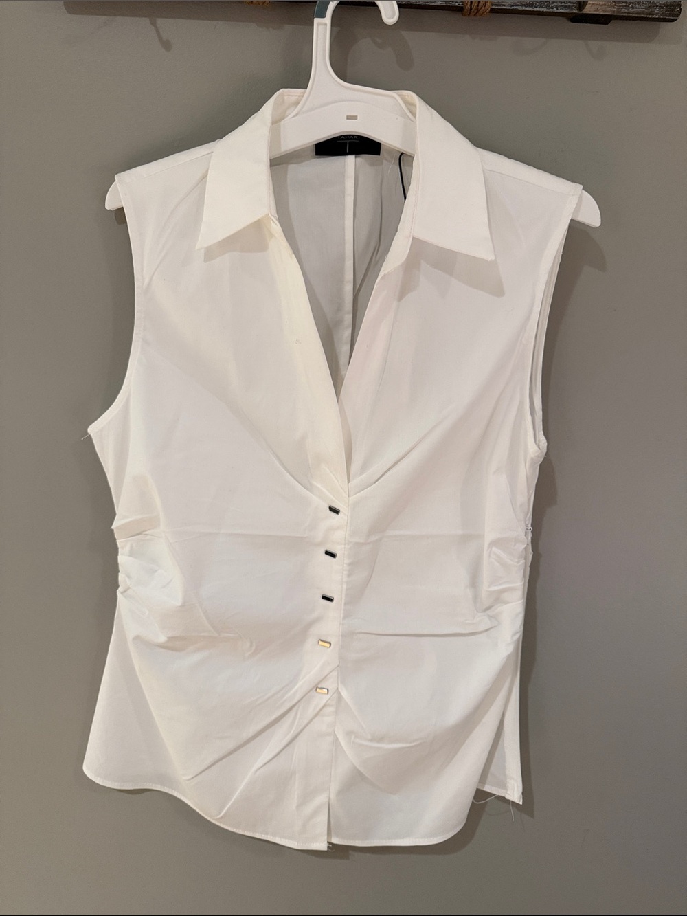 🆕 Tahari Sleeveless White Collared V-Neck Front Top